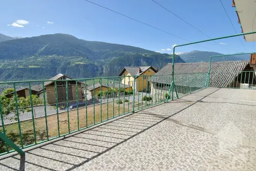 Appartement de 4.5 pièces avec une grange, un jardin + 2 grandes caves à Flanthey