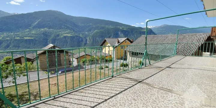 Appartement de 4.5 pièces avec une grange, un jardin + 2 grandes caves