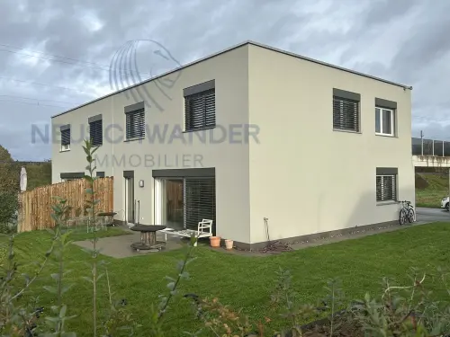 A louer maison jumelée de 5.5 pièces, moderne et spacieuse avec jardin à Courgenay