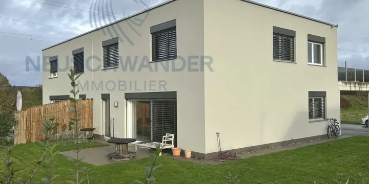 A louer maison jumelée de 5.5 pièces, moderne et spacieuse avec jardin