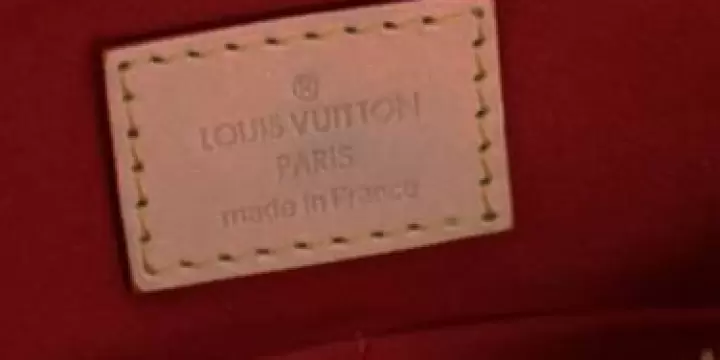 Sac Louis Vuitton V Tote MM - Cerise Rouge.