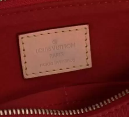 Sac Louis Vuitton V Tote MM - Cerise Rouge.
