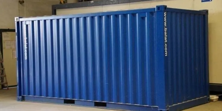 Offre de conteneurs maritimes en stockages