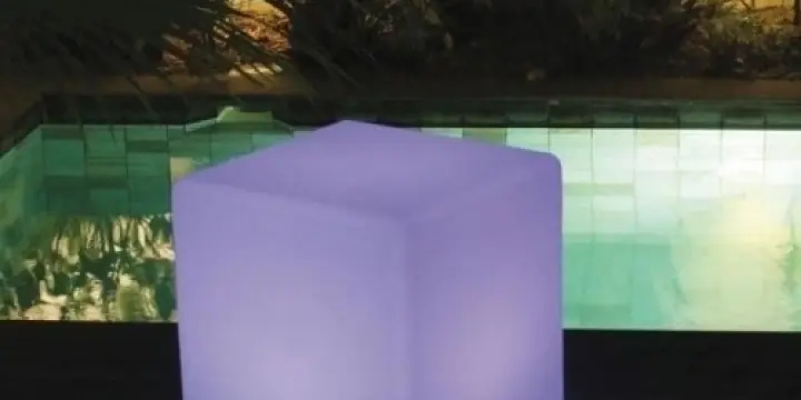 Table cube lumineuse d'extérieur