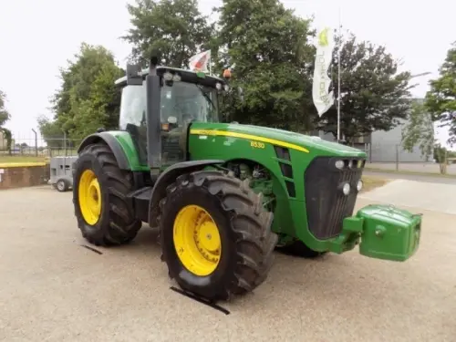 vend John Deere 8530 à vaud