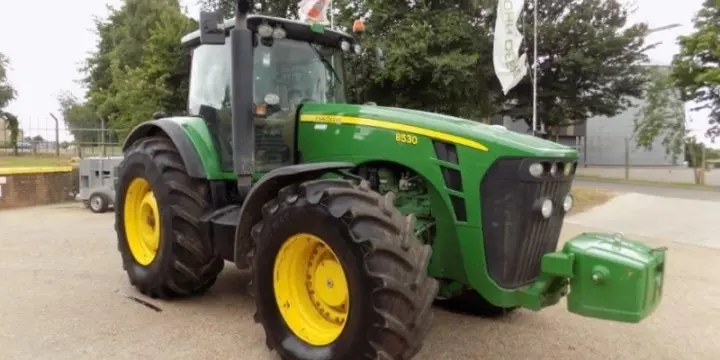 vend John Deere 8530
