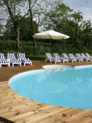 Grand gîte 3 clefs, piscine privée, pleine nature, 12 p