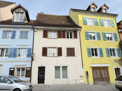 À vendre maison de ville avec 2 appartements et 1 commerce à Delémont à Delémont