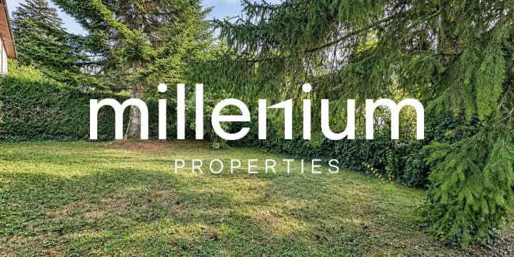 Appartement de 3 pièces au dernier étage avec terrain privatif