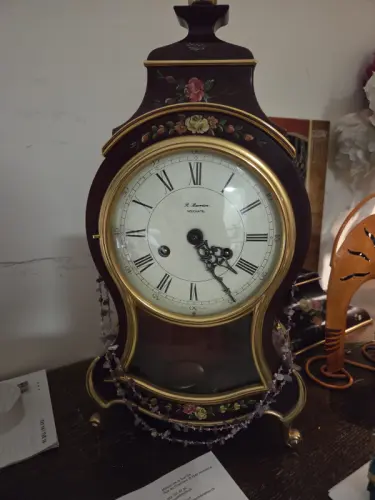 Horloge Neuchâteloise bordeaux de marque Zenith