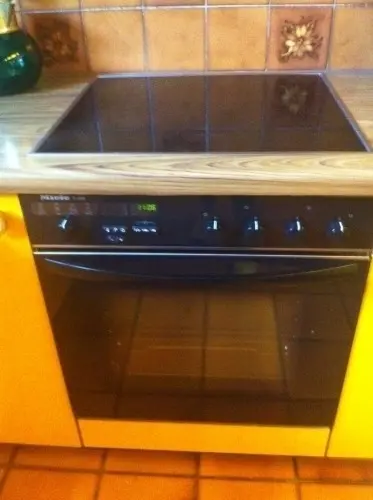 Cuisinière vitro. Miele encastrable à Crissier