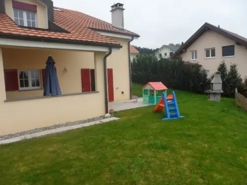 maison jumelle,idéal pour familles  à vauderens