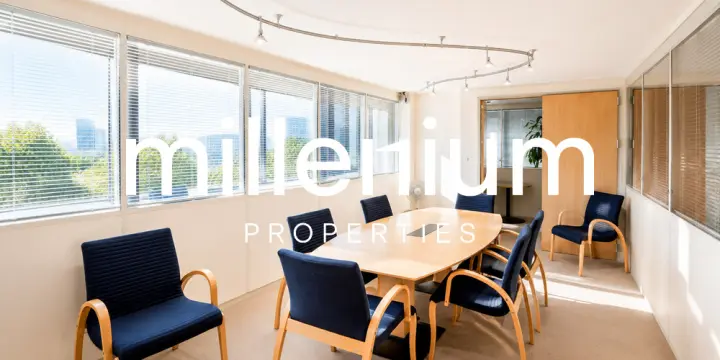 Business Center Premium - Bureaux d'Exception avec Vue sur le Lac