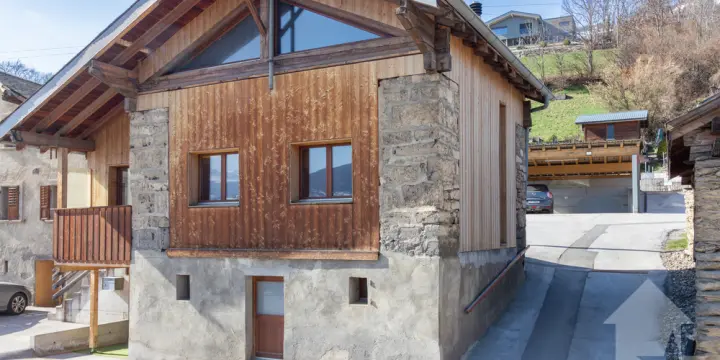 Grange rénovée de 4.5 pièces de 107 m2 habitables avec jardin de 40 m2