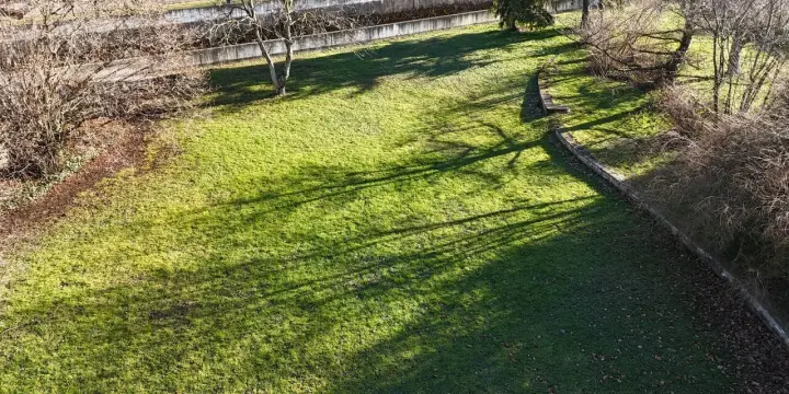 Au centre de Delémont terrain à bâtir de 2'085 m² à vendre en zone MC