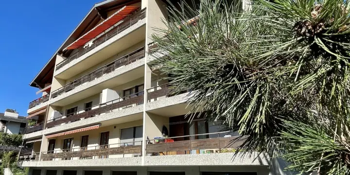 Très agréable 4,5 pièces avec balcon/terrasse au sud et 2 places de parc