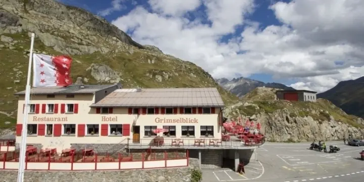 Hôtel-Restaurant idéalement situé au sommet du col du Grimsel