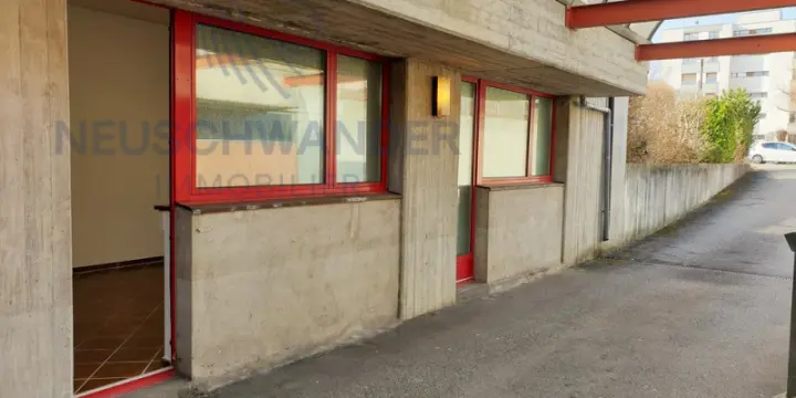 Place de parc dans parking souterrain disponible de suite - centré