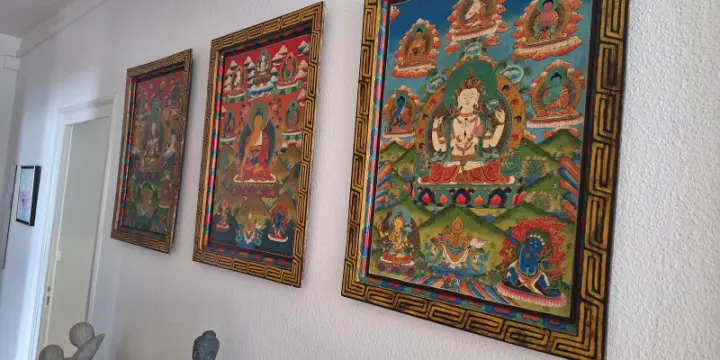 Exceptionnel 3 thangkas tibétains traditionnels.