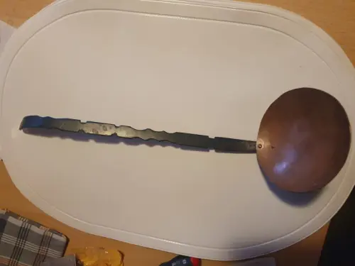 une jolie cuillère décorative à 1053 Cugy VD