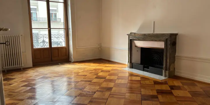 Très charmant 4 pièces dans le quartier de Plainpalais. Beaucoup de cachet!