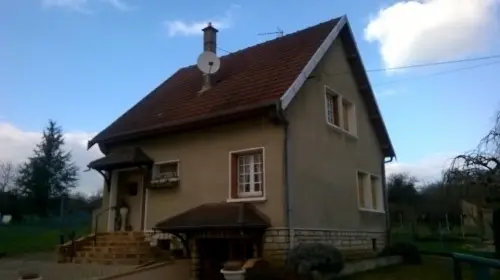 petite maison proche centre ville à damparis