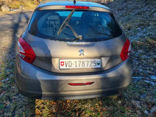 voiture 208 à Bellevaux