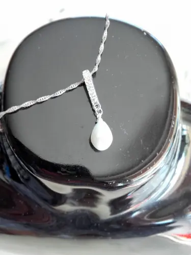 Chaîne métal argenté pendentif "larme" à Chigny