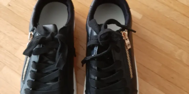 Super baskets confortables neuves 36