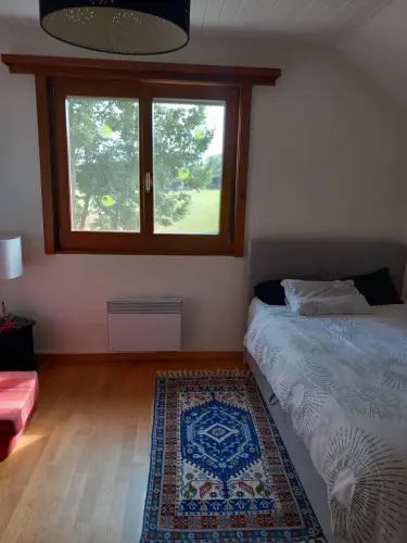 1 grande chambre meublée dans une maison à Domdidier FR