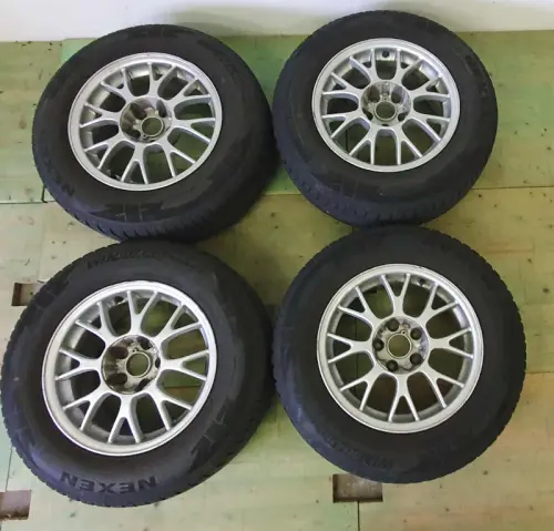 Vends jantes avec pneus hiver à Delémont