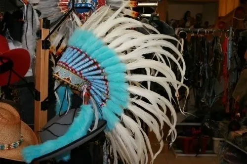 superbes coiffes d'indiens plumes à pontarlier