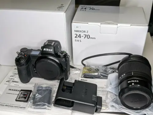 Nikon Z6 avec objectif 24-70 mm f/4S, carte Sony 64 Go à kiel