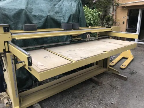 grande ponceuse a bande d'atelier avec table rabattable à Grens