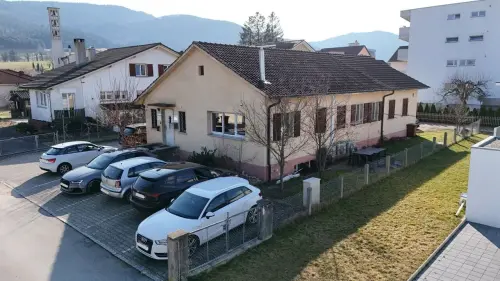 À vendre à Bassecourt spacieux atelier de polissage de 10 pièces à Bassecourt