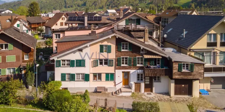 4-Parteienhaus / voll vermietet / 5.4%