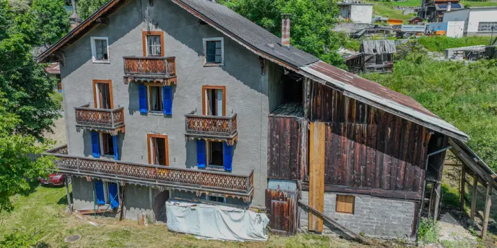 Maison de village pleine de charme avec grange attenante