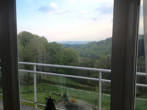 BASSINS :De suite à ou convenir Villa 6,5 p vue lac à Bassins