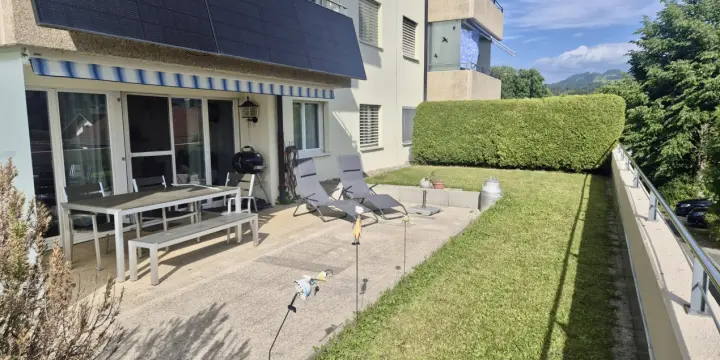 Appartement 5.5 pce au rez avec jardin privatif et vue à 10 min de Fribourg