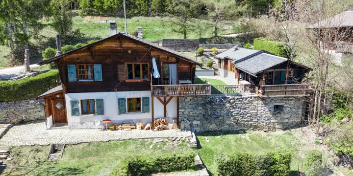 Charmant chalet de 2 appartements + dépendance, belle situation