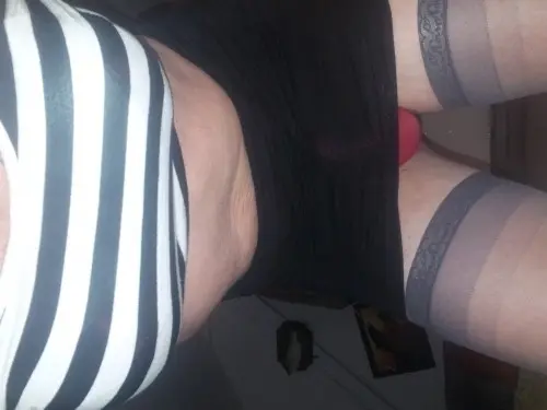 JH bi cherche un couple ou un transvesti à Geneve