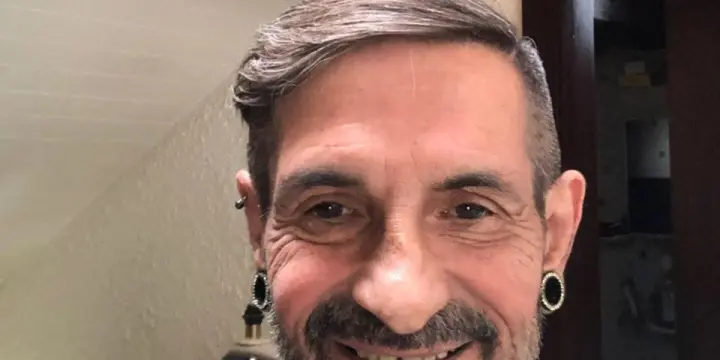 Recherche une femme qui est simple qui aimerait faire ma connaissance