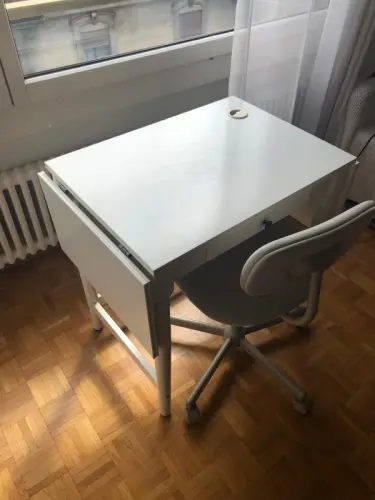 Bureau et chaise à vendre à Genève