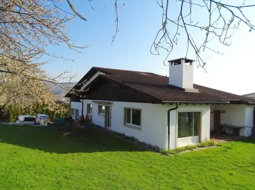 À Bassecourt en vente maison de 8.5 pièces avec 1 atelier à Bassecourt
