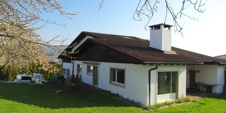 À Bassecourt en vente maison de 8.5 pièces avec 1 atelier