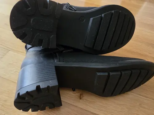 Bottines Pointier 38. Tout neuf à Renens