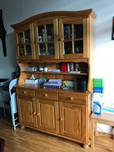 Buffet en bois à Carouge