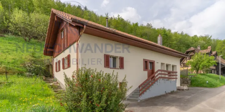 Maison rénovée de 140 m² sur un terrain de 1'061 m²