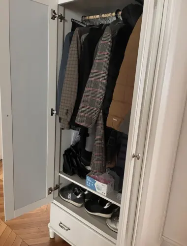 Armoire blanche avec miroirs – style classique chic à Montreux