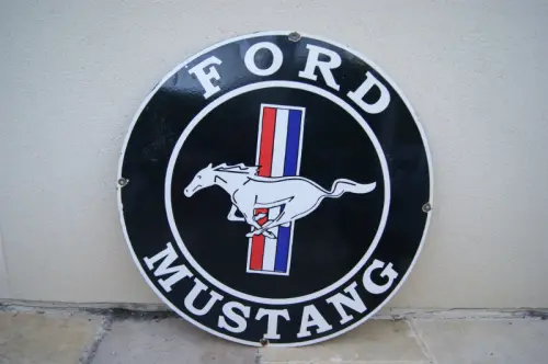 Plaque émaillée Ford Mustang à DIJON